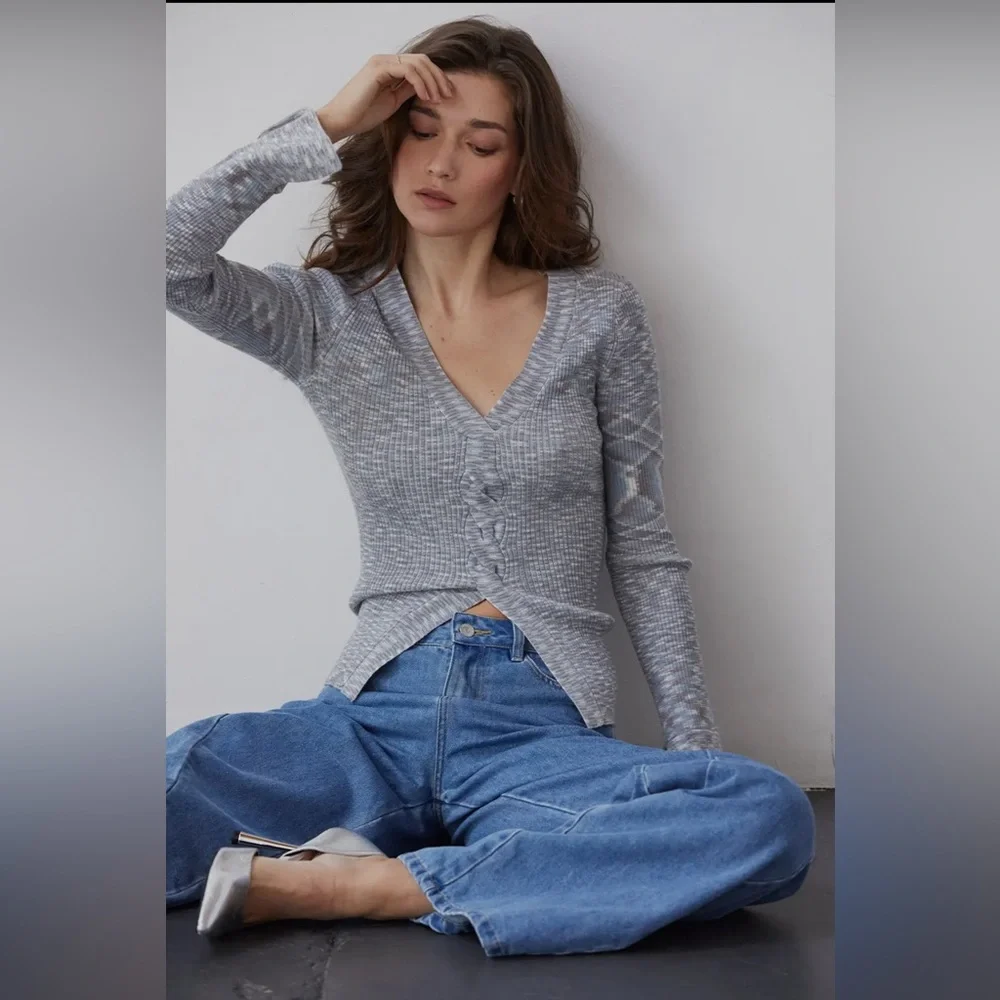 Crescent Jemmie Twist Front Sweater Top - Picture 7 of 11